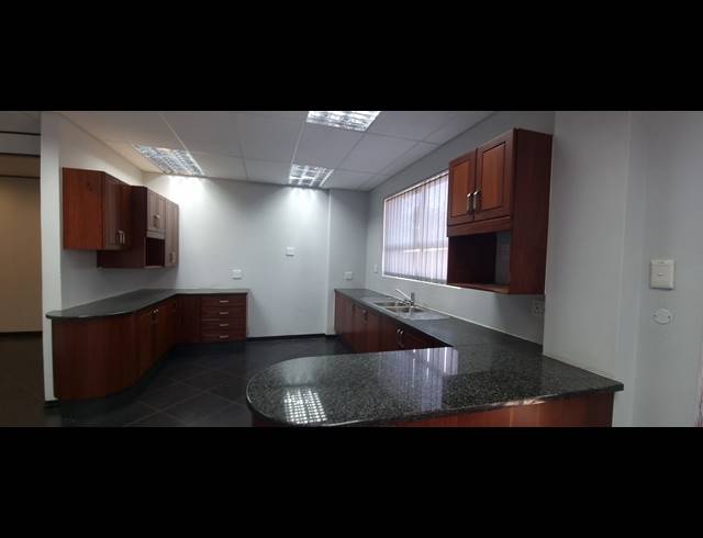 1,000M² SERVICED OFFICE FOR SALE IN TOWN BUSH VALLEY